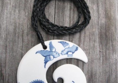 Recycled china pendant - carved koru design, willow pattern china