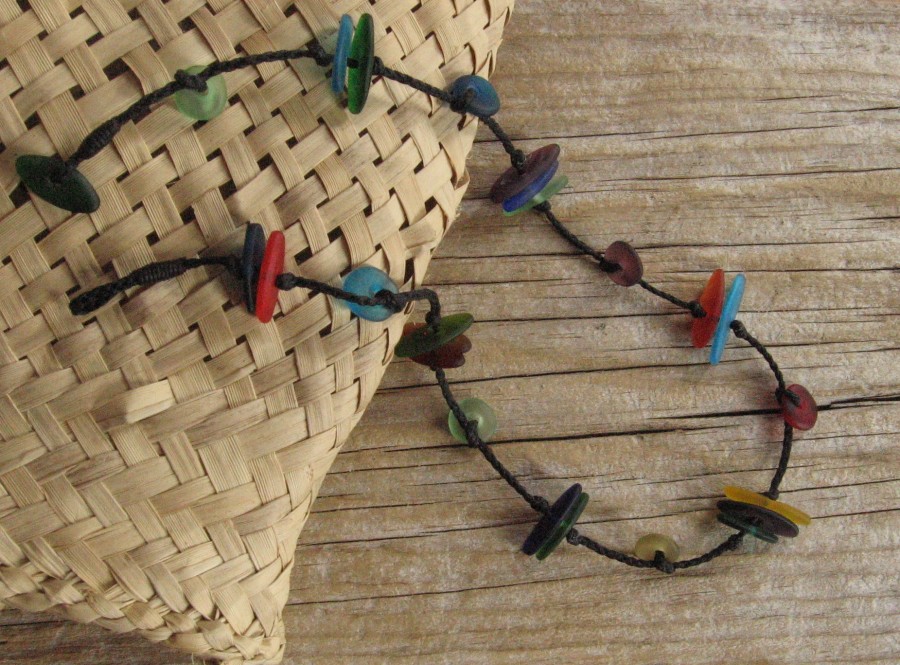 Glass bead necklace handshaped beads, short Green Heart Jewellery