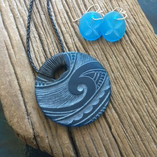 Glass round pendant - engraved glass moana/sea wave design - Image 2