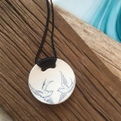 Crown Lynn recycled ceramic circle pendant Blue Willow Retro doves $58