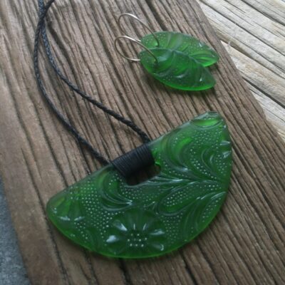 Vintage-pressed-glass-semi-circle-pendant-FLOREAL, MID GREEN